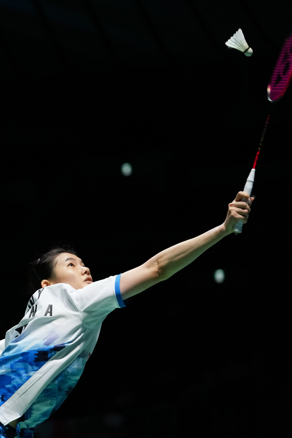 现出非凡的 现出非凡的