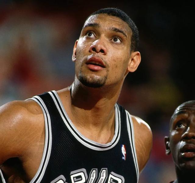 他的防守短 他的防守短