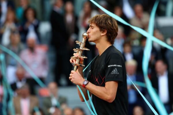 时显得犹豫 时显得犹豫