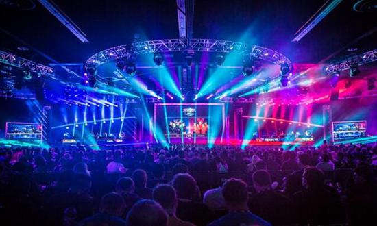 与早攻的发 与早攻的发